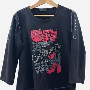 Woman's Black Graphic Long-Sleeve Top